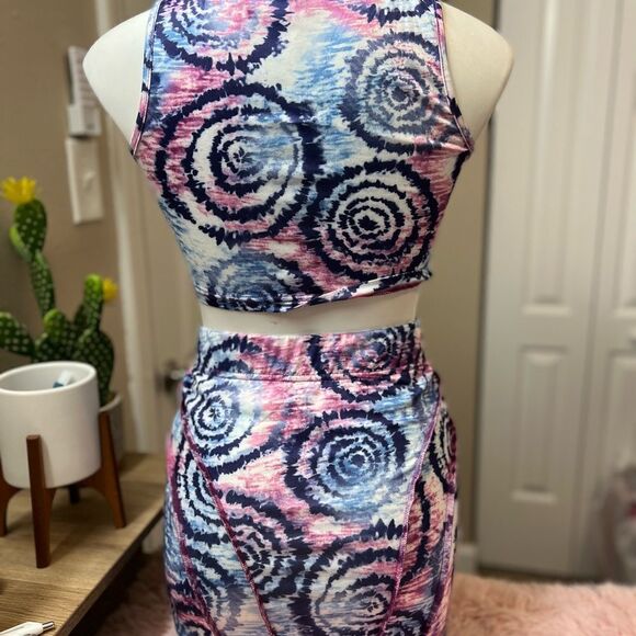 Crop top and skirt set - Picture 3 of 4